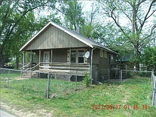 4th image of 2721 Fairview Ave