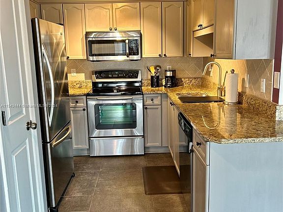 5th image of 400 E Bay St Suite 701