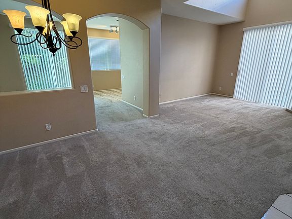 3rd image of 15 Hawaii Dr