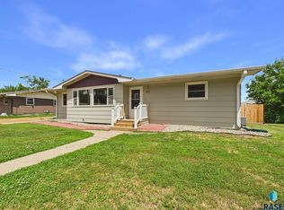 428 S Garfield St, Lennox, SD 57039