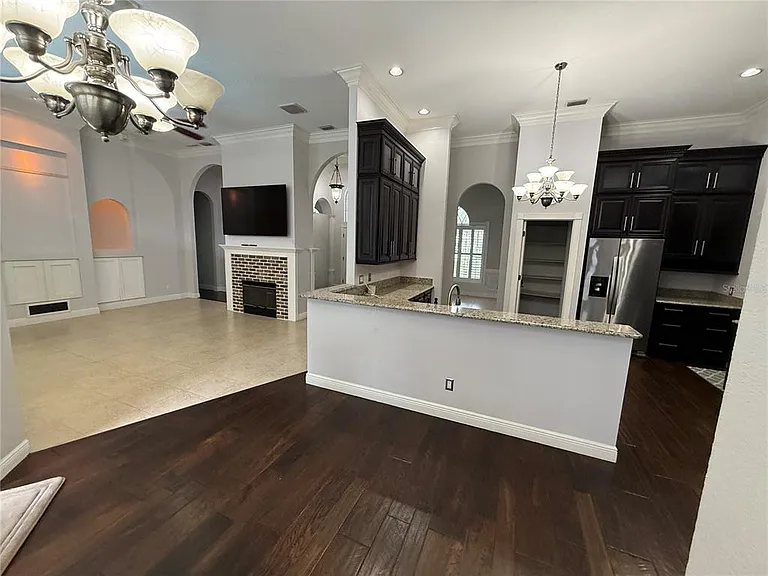 325 Leslie Ln — Photo 11