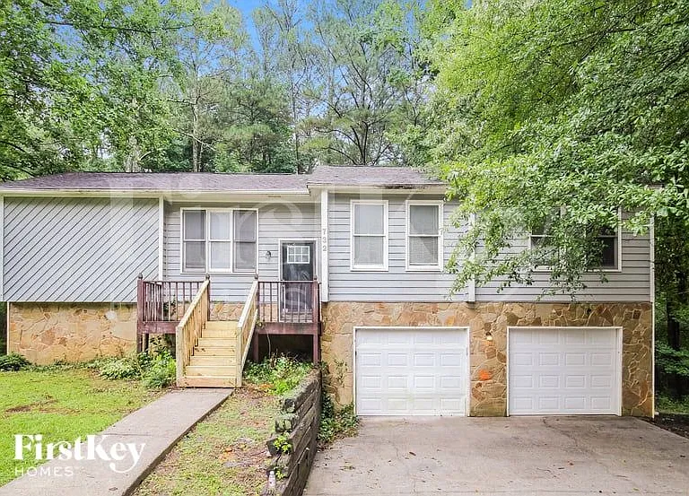732 Harness Ct — Photo 1