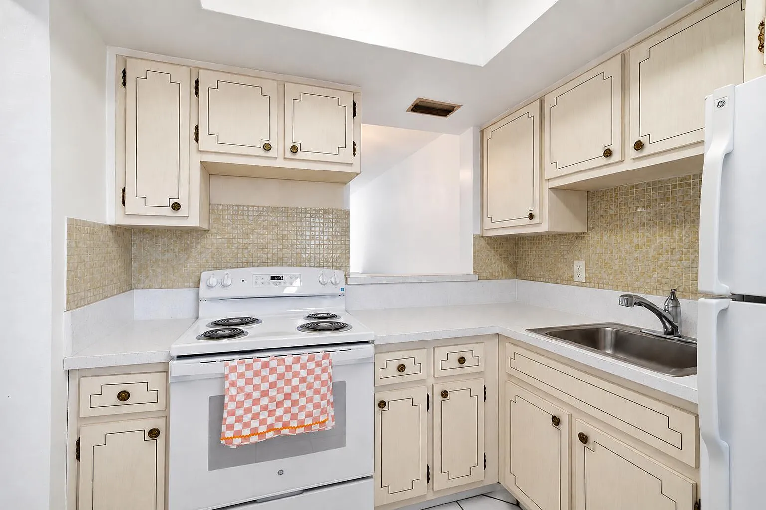1 bed, 1.0 bath, 678 sqft, $1,350 — Photo 4