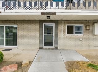 1402 Golden Gate Blvd #G203, Mayfield Heights, OH 44124
