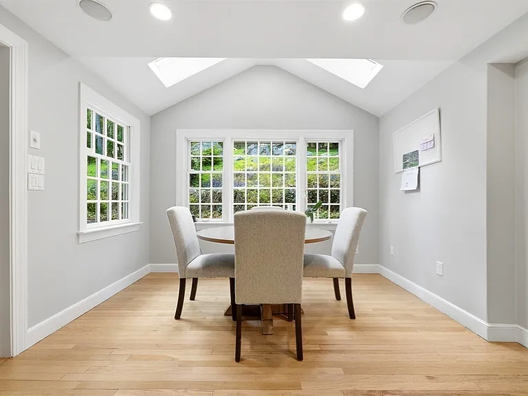 17 Hawthorne Ln — Photo 15