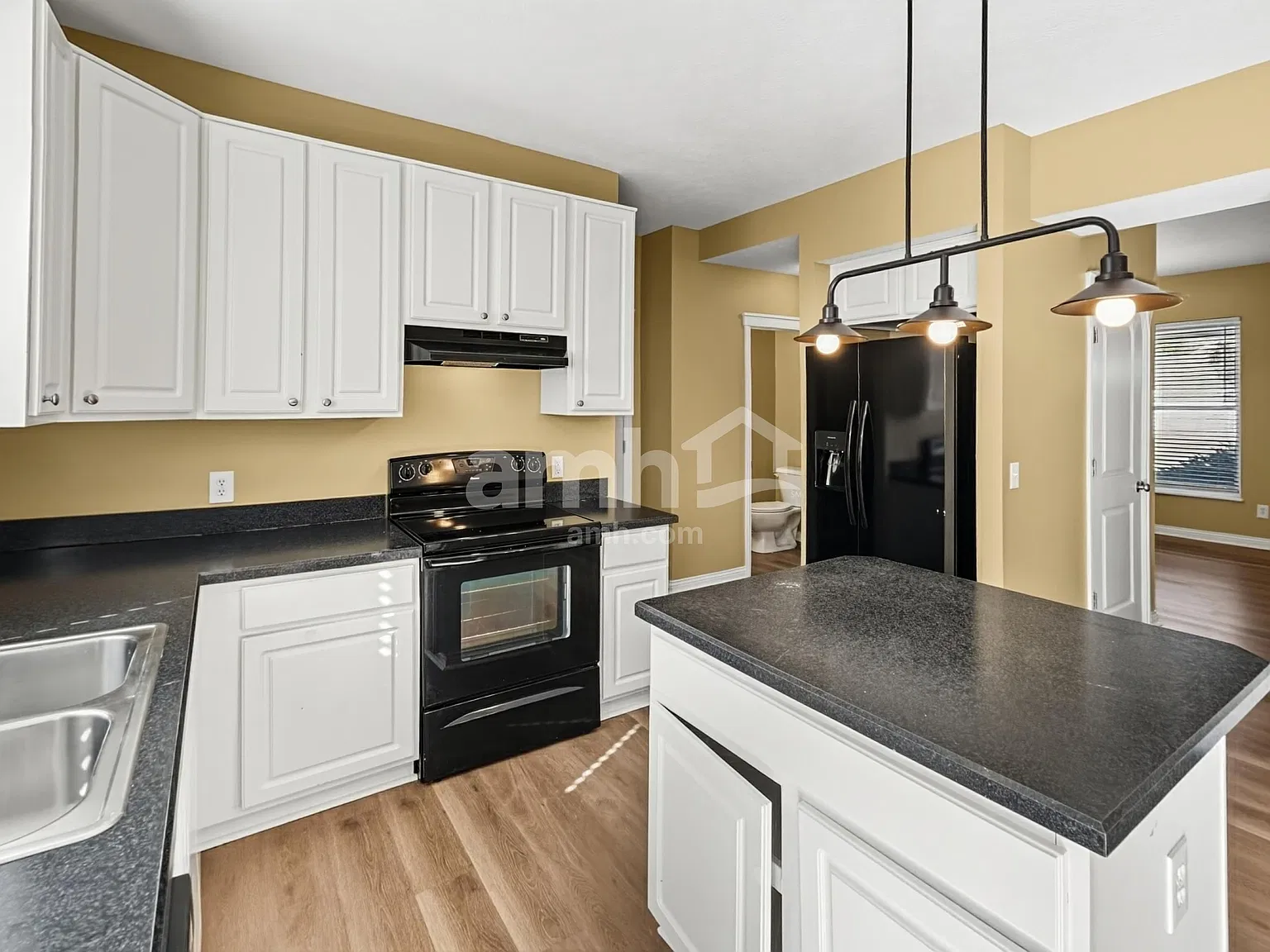 3 bed, 2.5 bath, 1648 sqft, $2,465 — Photo 3