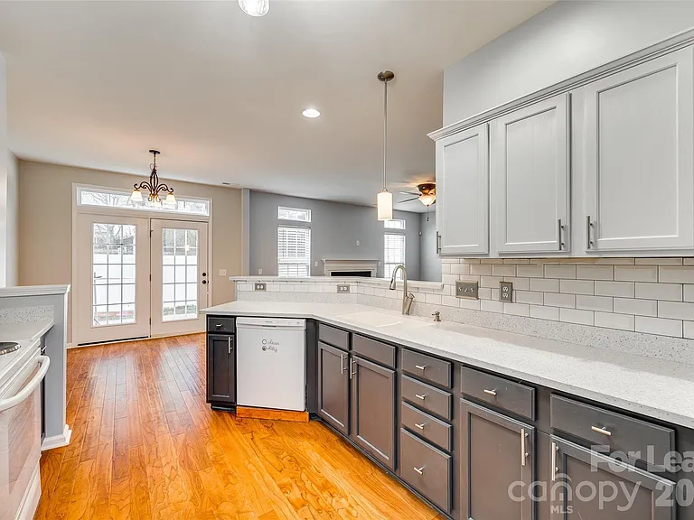 618 Bayou Cir — Photo 7