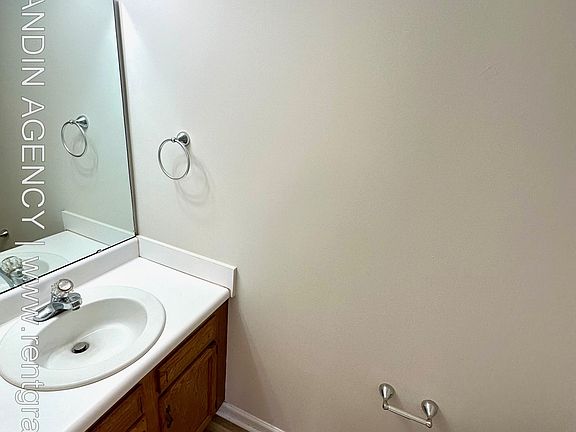 4th image of 102 Lakehurst Ave #102