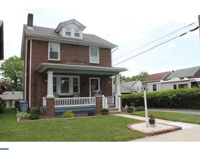 330 E Elm St photo 1