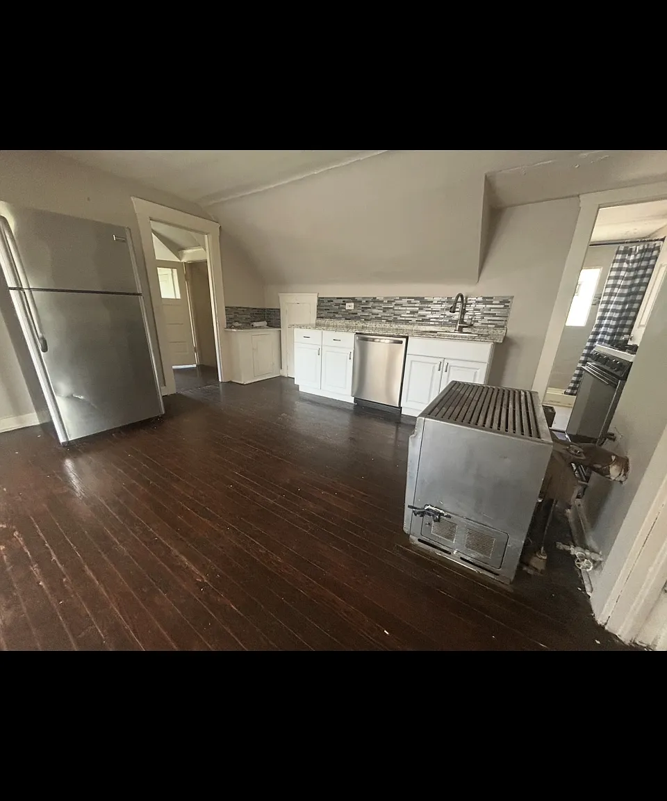 1 bed, 1000 sqft, $975 — Photo 2