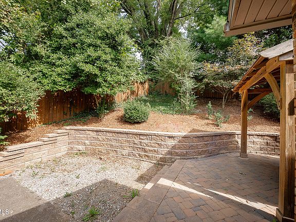 5th image of 221 Old Parker Private Dr