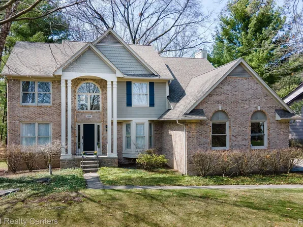 2664 Water Oaks, West Bloomfield, MI 48324