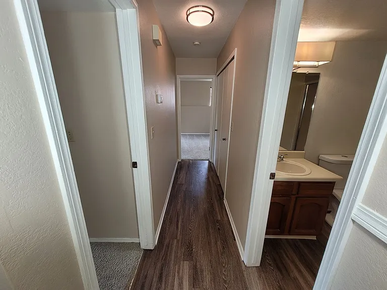 2720-2758 Mirage Dr — Photo 31
