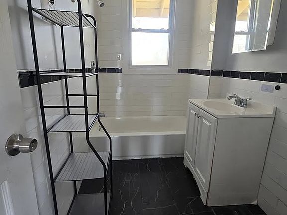 4th image of 267 Goldsmith Ave #303