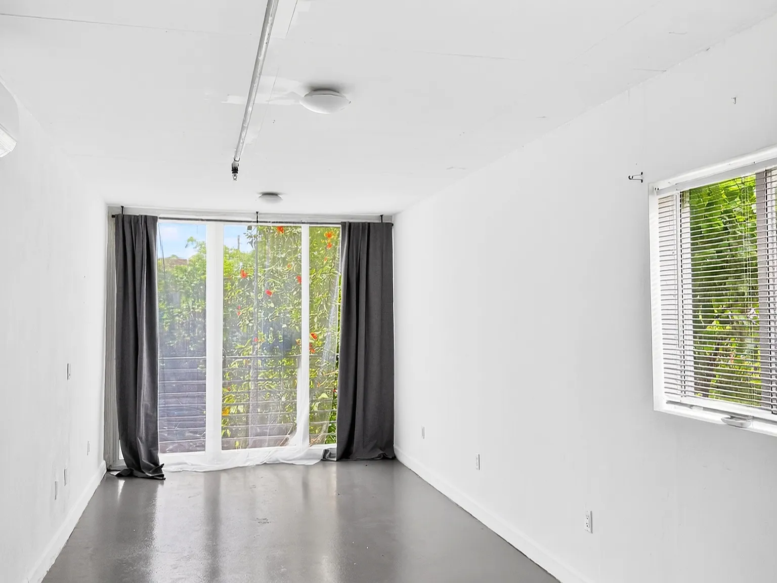 444 SW 3rd St — Photo 3