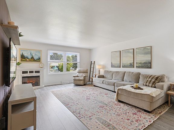 2nd image of 2104 Browning Dr