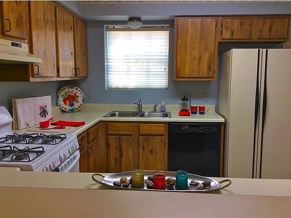 5th image of 2301 Lawnmont Ave APT 15