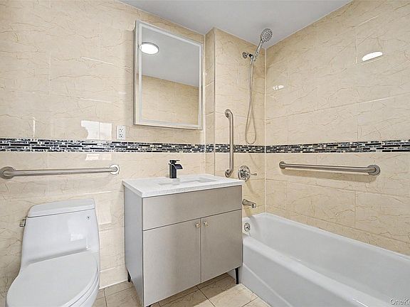 5th image of 13621 Latimer Place #3E