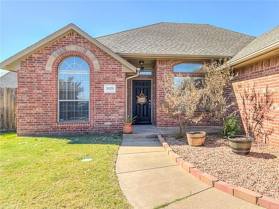 2nd image of 3829 Brody Dr