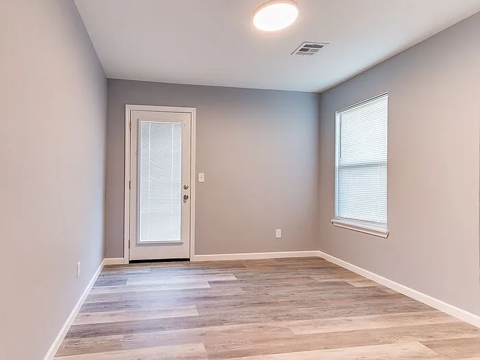 2515 Leeds Ln — Photo 45