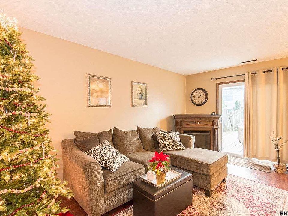 1st image of 33 Stoney Creek Dr