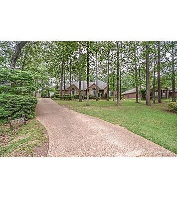 2nd image of 4935 Old Oak Dr