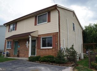909 Baer Ave, Hanover, PA 17331
