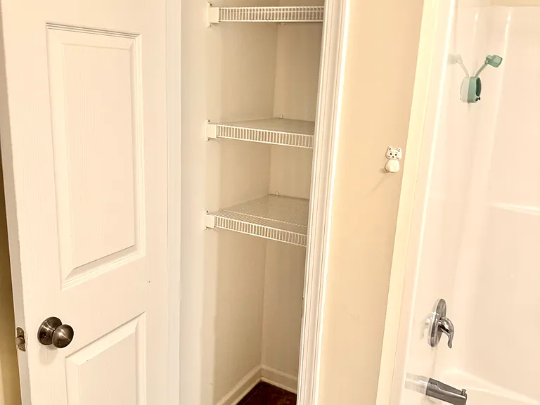 195 Moul Ave - Hall Full Bathroom Linen Closet Upper Level