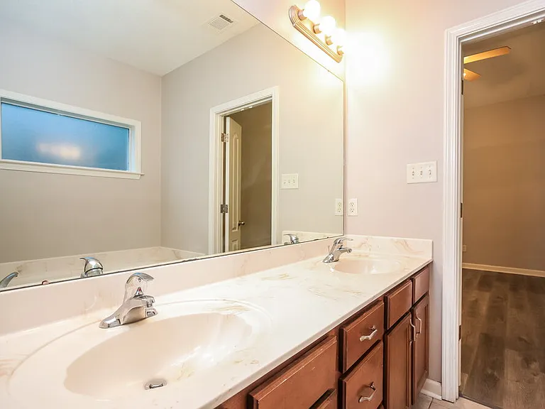 8116 Fleets Run Dr — Photo 10