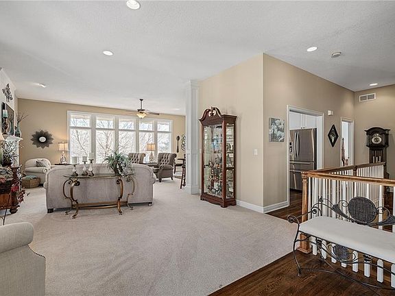 5th image of 13427 Summit Ct