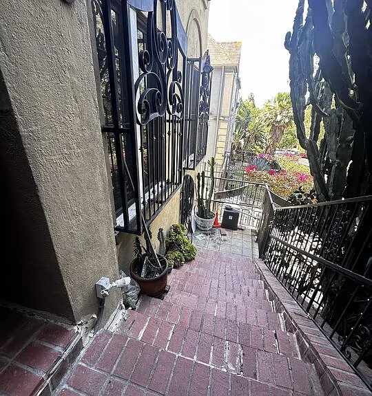 156 N Kenmore Ave #2 — Photo 6