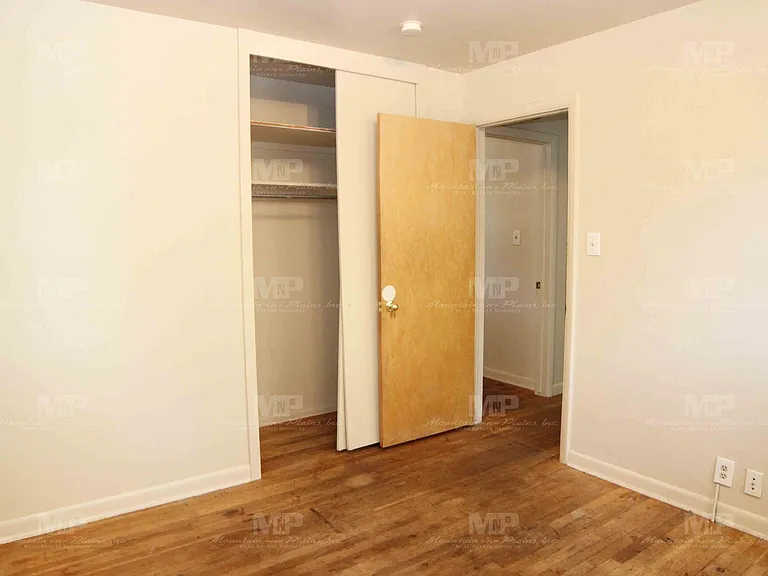 609 W Prospect Rd — Photo 7