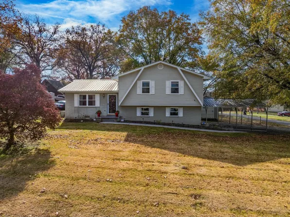 106 Woodbine Dr, Benton, TN 37307