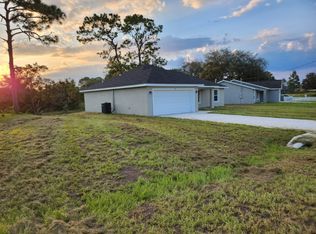 26 Malauka Cir, Ocklawaha, FL 32179
