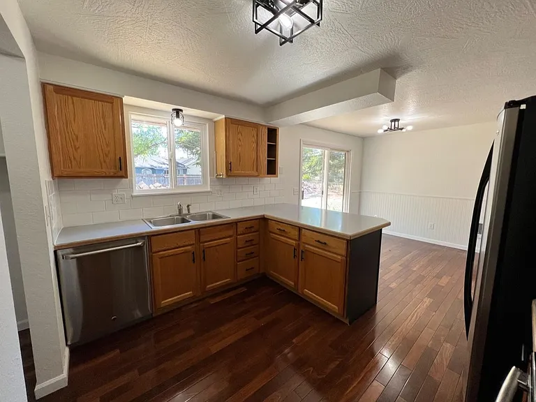 394 S Harlan Pl — Photo 7