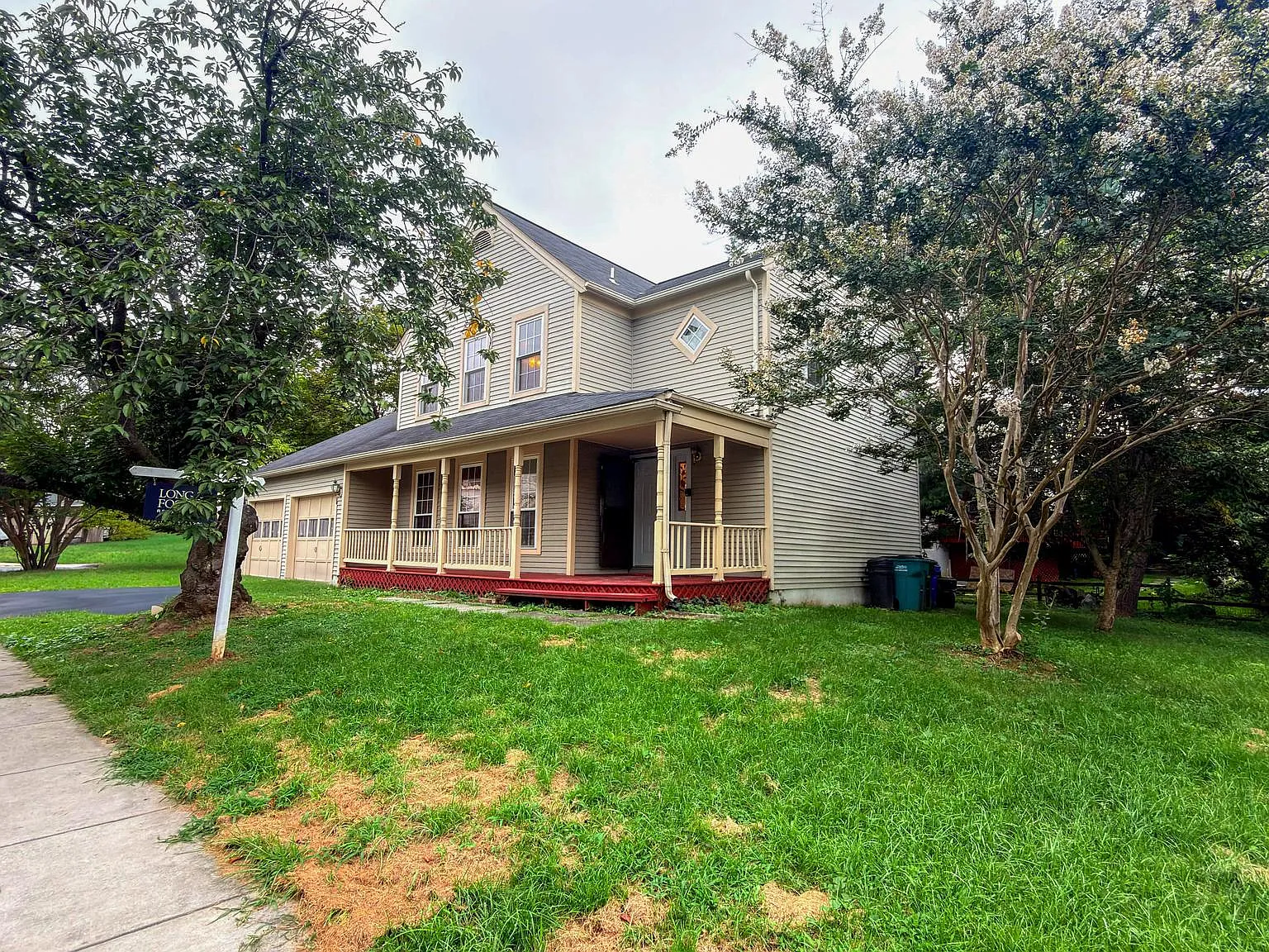 4 bed, 2.5 bath, 2570 sqft, $3,700 — Photo 2