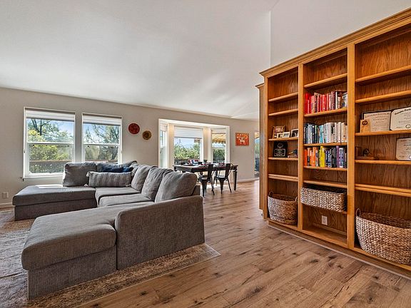 5th image of 21212 Ridgeview Dr