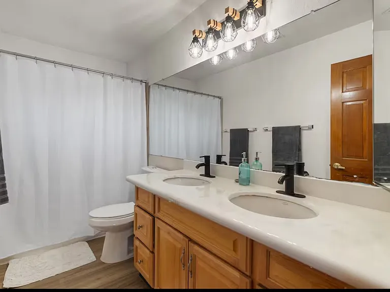 Upstairs Full Bath