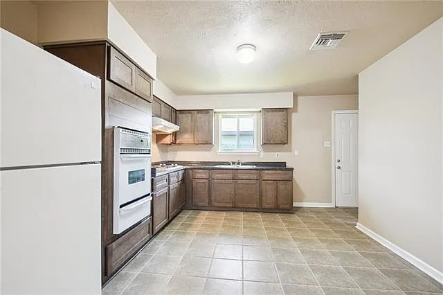2617 Dawson St — Photo 3