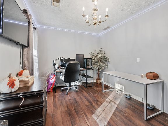 4th image of 160 Azalea Dr