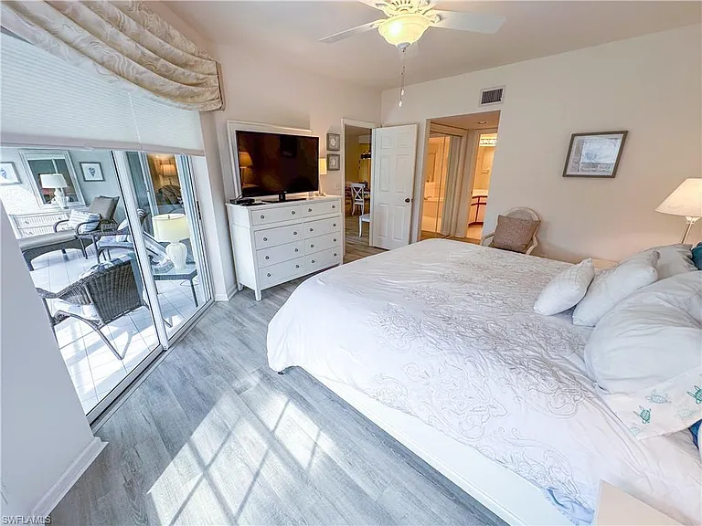 4240 Lake Forest Dr #413 — Photo 17