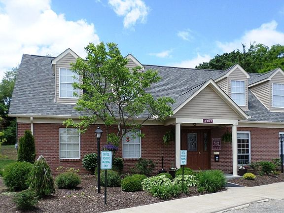 4th image of 8900 Royal Manor Dr