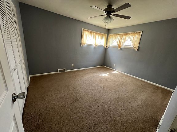 5th image of 121 Hazel Dr