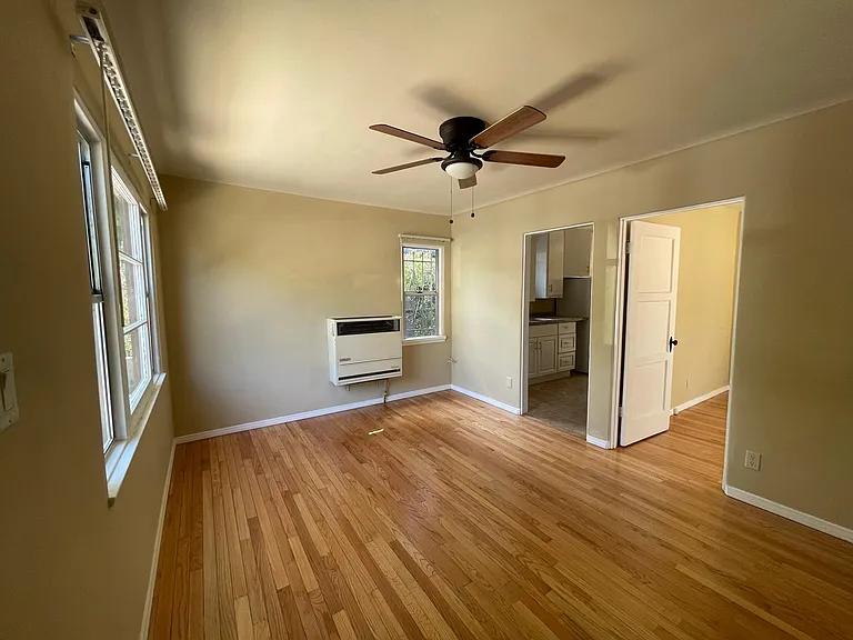 736 Marine St — Photo 2