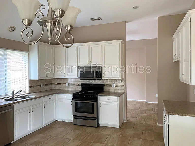 209 N Blue Ridge Pkwy — Photo 9
