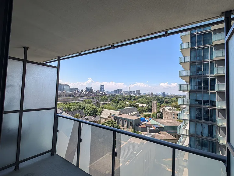 1080 Bay St #907 — Photo 2