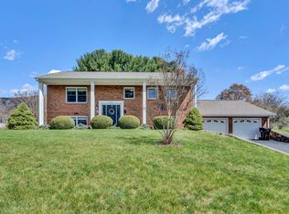 331 Stonebridge Dr, Vinton, VA 24179