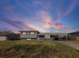 29 Chateau Dr, Fairview Heights, IL 62208