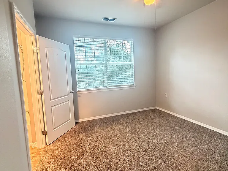 1429 Villa Capri Cir #201 — Photo 9