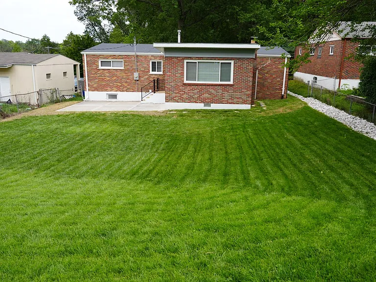 951 Mulberry Ln — Photo 32